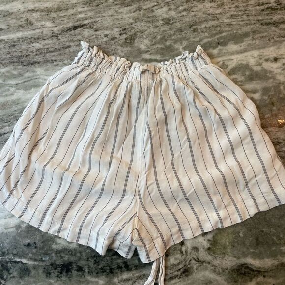 American Eagle White & Blue Striped Paperbag High-Waist Flowy Shorts Small - Picture 3 of 4